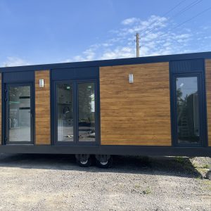 Mobile Home ( 8m x 3m )