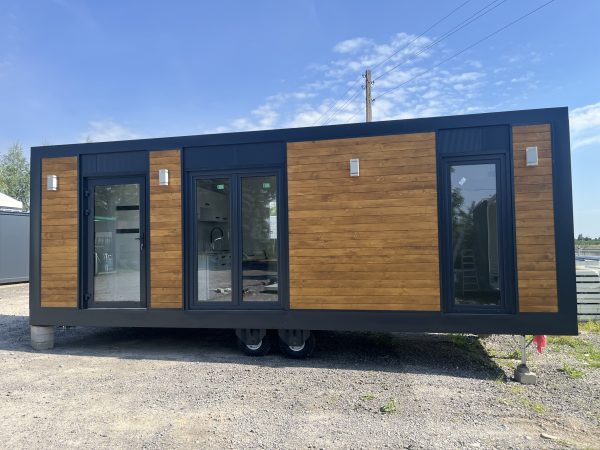 Mobile Home ( 8m x 3m )