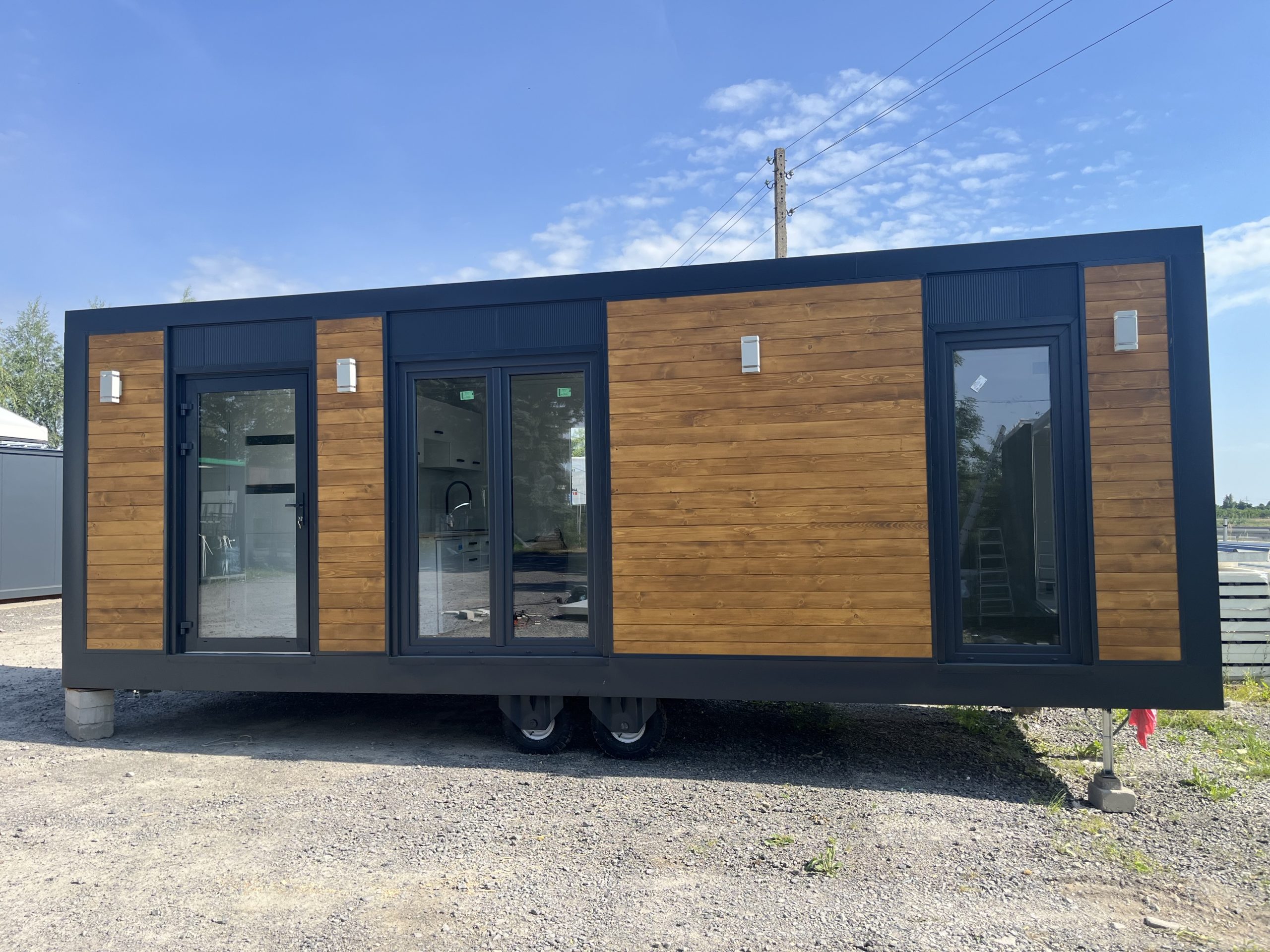 Mobile Home ( 8m x 3m )